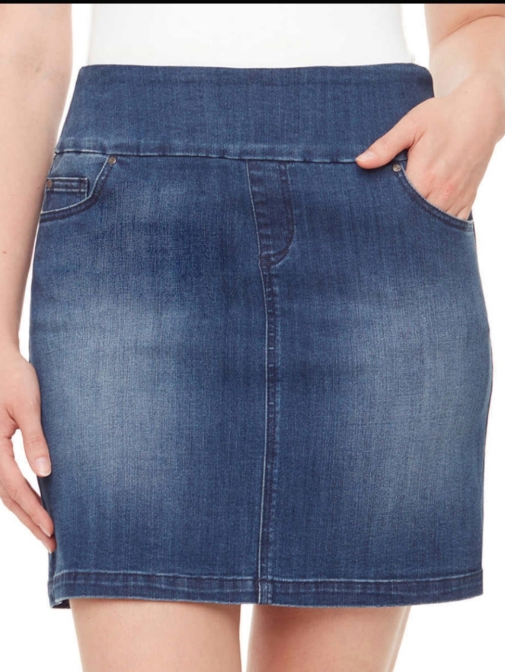 Women's Denim Skirt With Pockets - Blue Size M